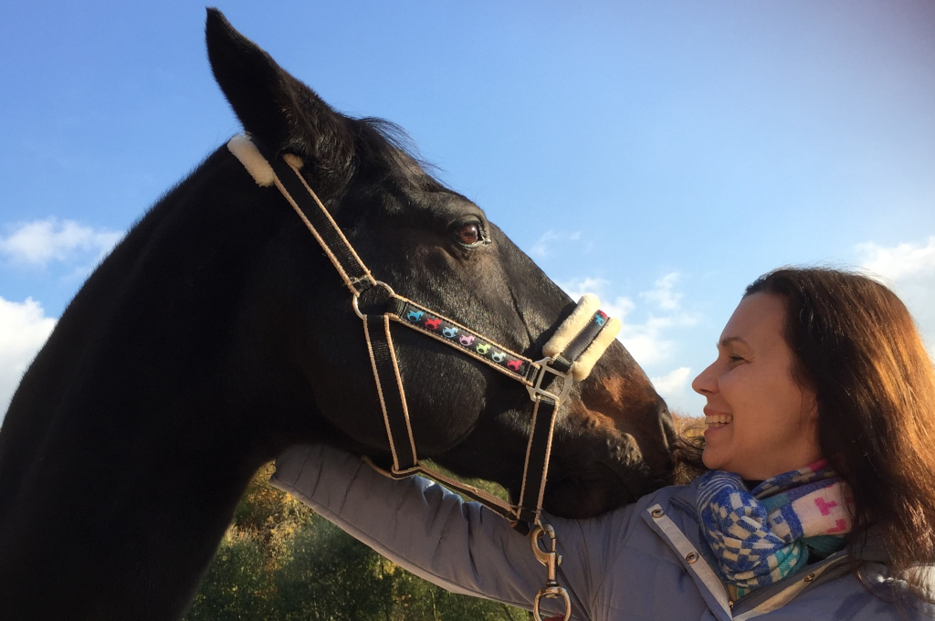 Pferdegestütztes Coaching Susanne Hilbt mit Pferd in Castrop-Rauxel